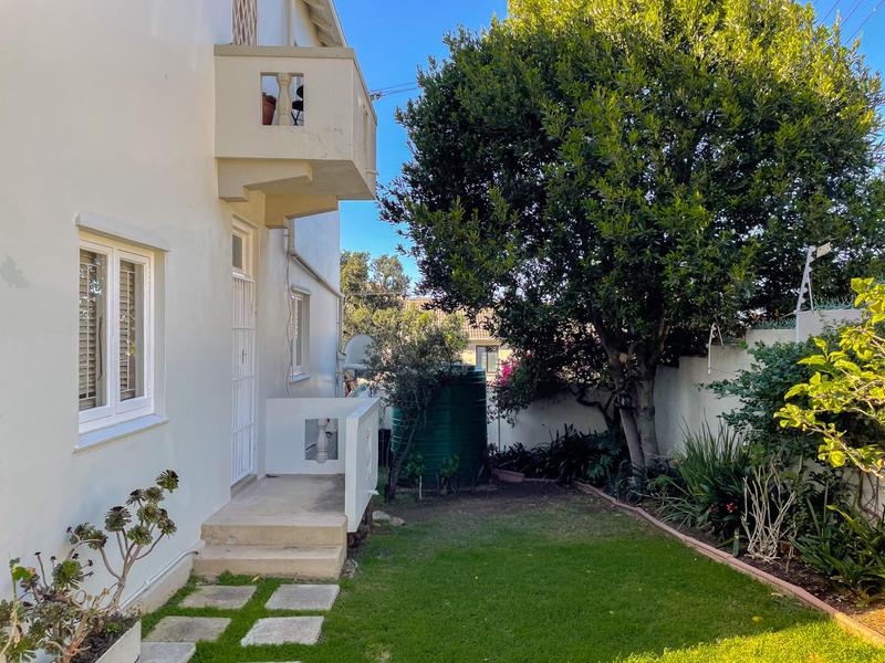 2 Bedroom Property for Sale in Green Point Western Cape
